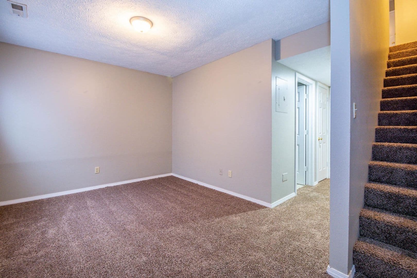 Bloomington Apartment: 1724 East Hillside