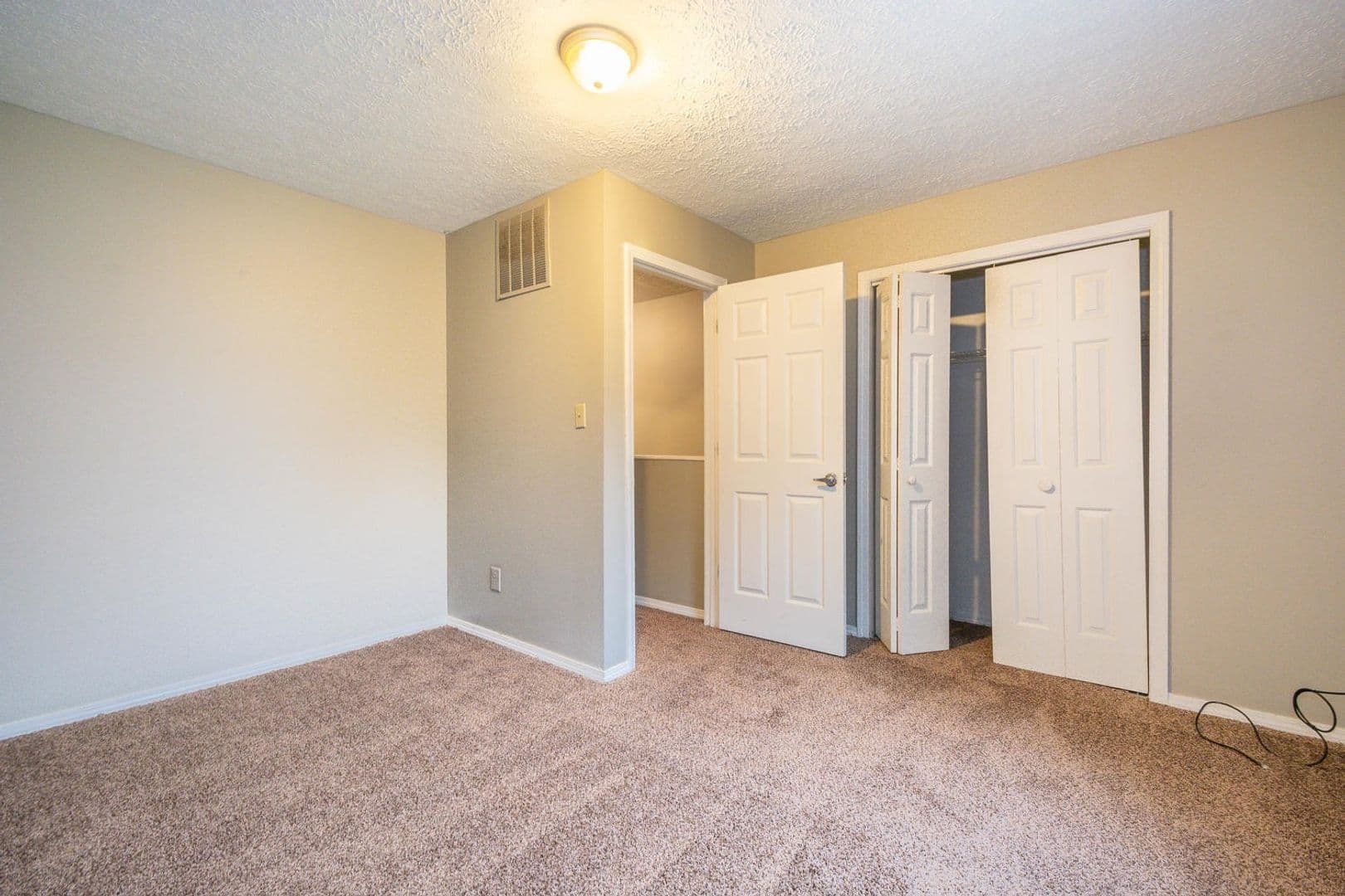 Bloomington Apartment: 1724 East Hillside