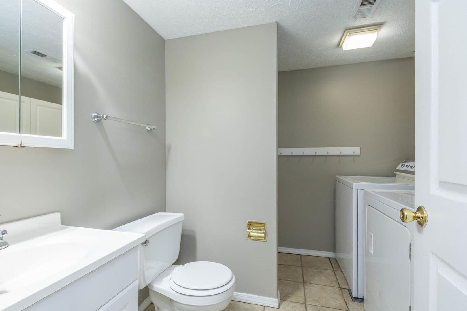 Bloomington Apartment: 1724 East Hillside