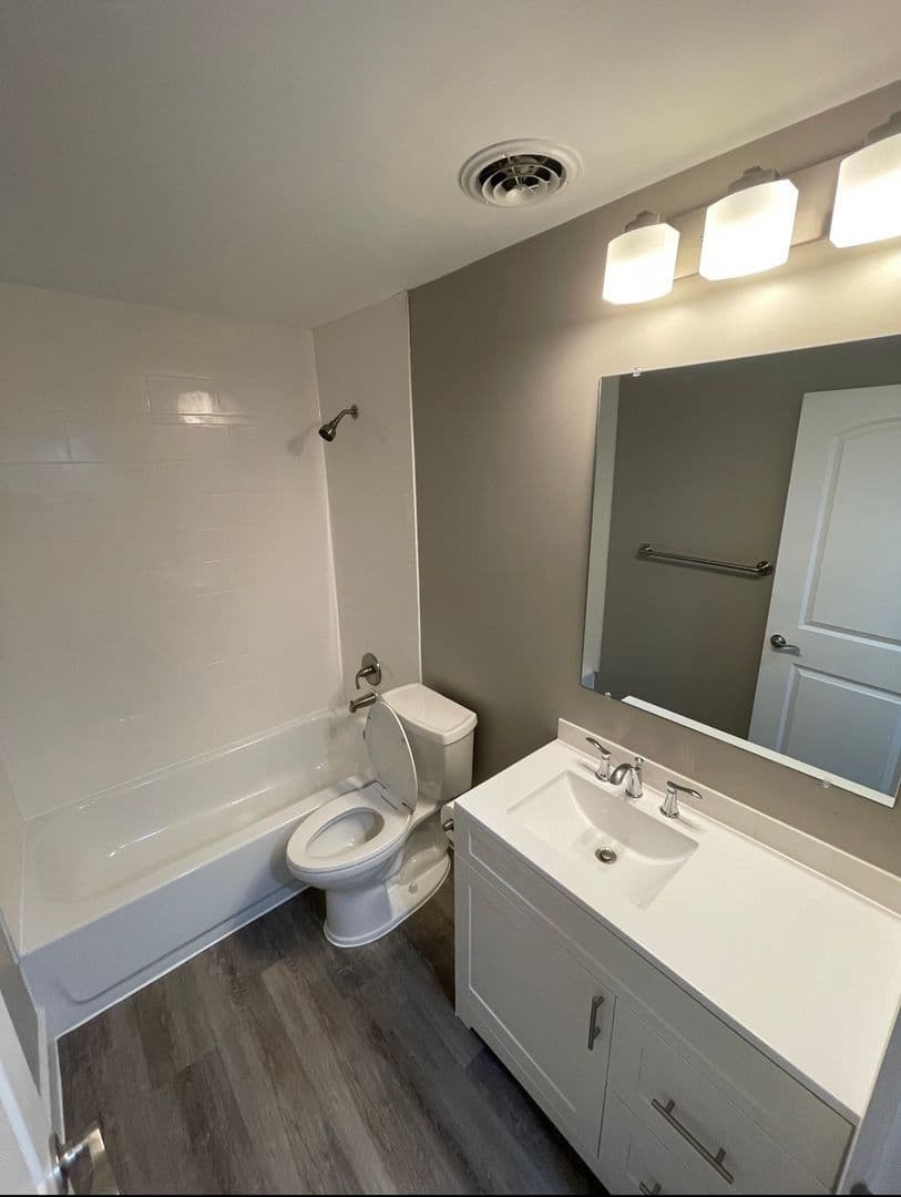 Bloomington Apartment: 902 Maxwell Terrace