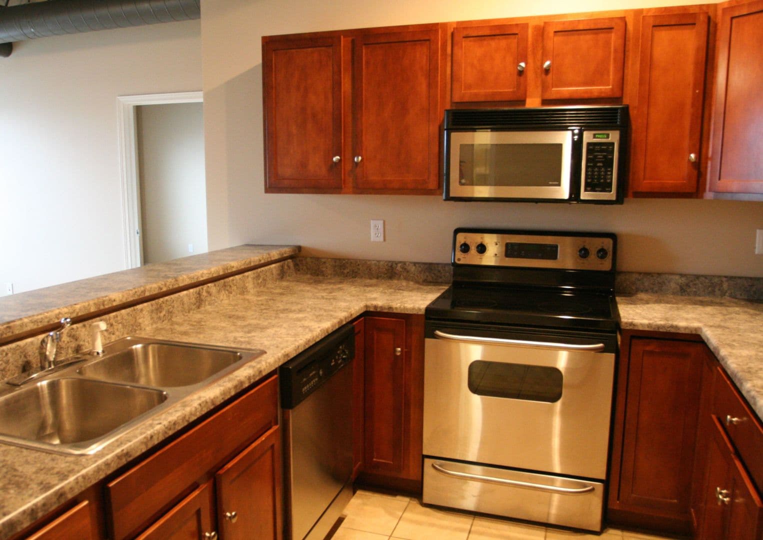 Bloomington Apartment: 1120 S. Walnut