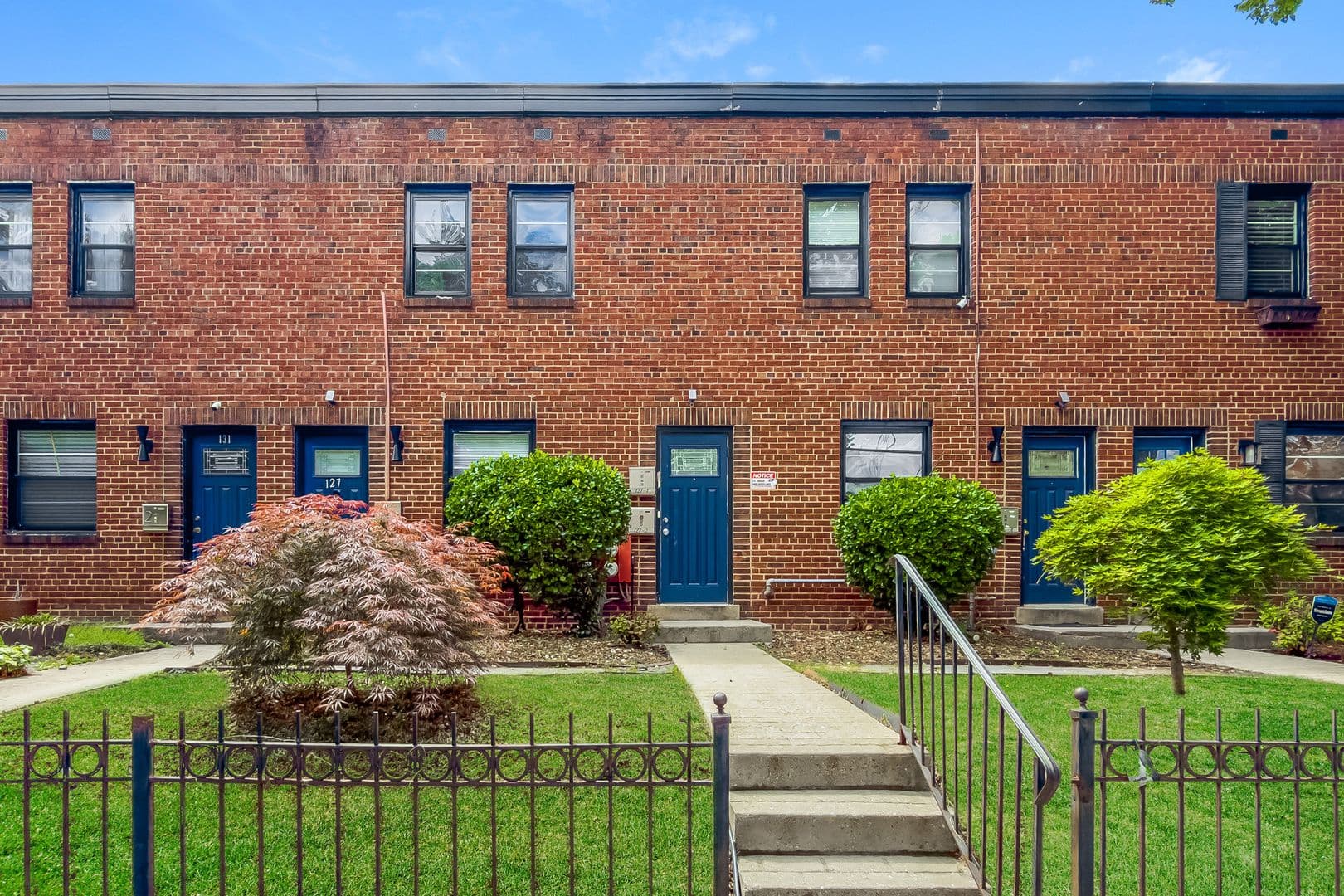 Washington Apartment: 127 17th St SE