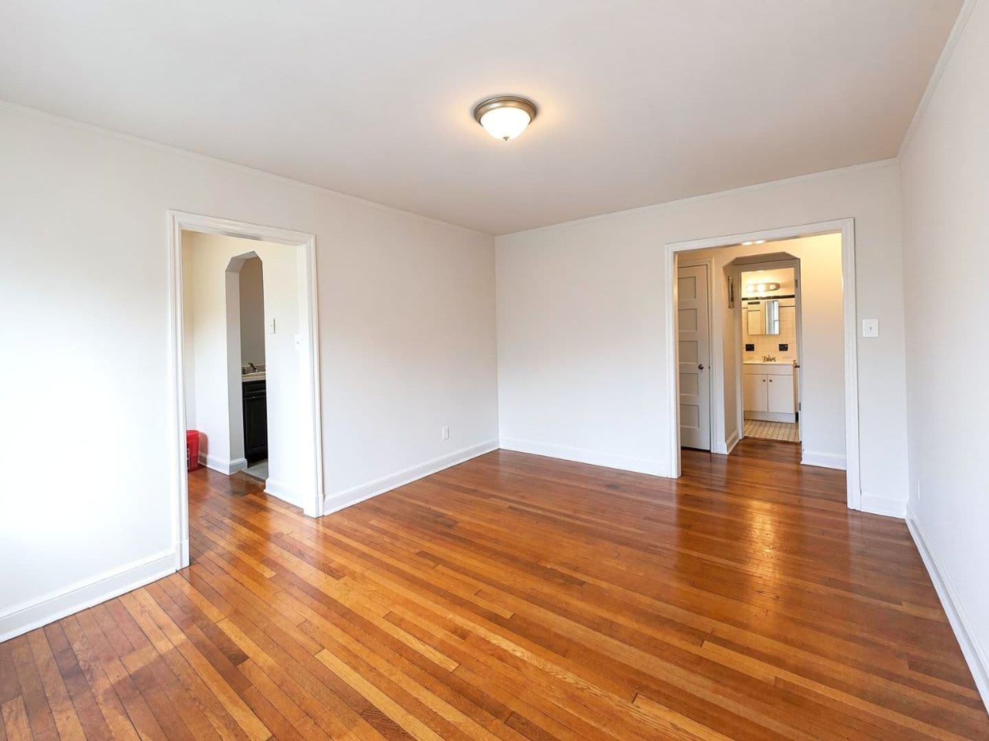 Washington Apartment: 2806 O St SE