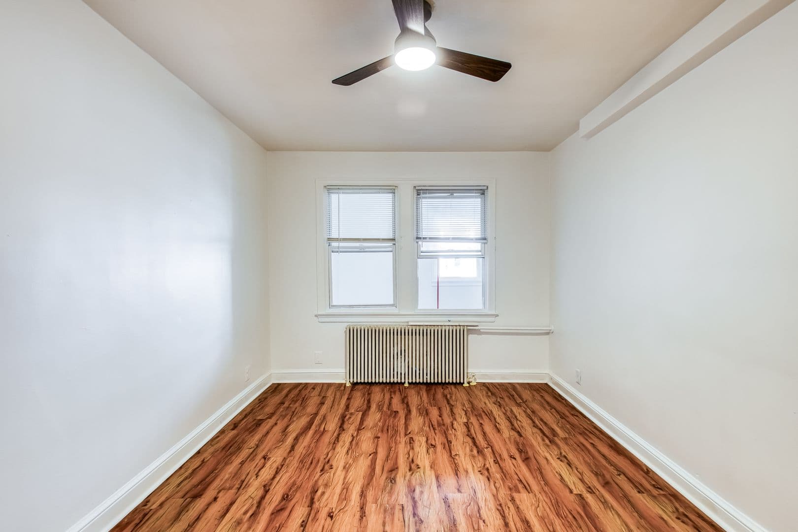 Washington Apartment: 316 18th Pl NE