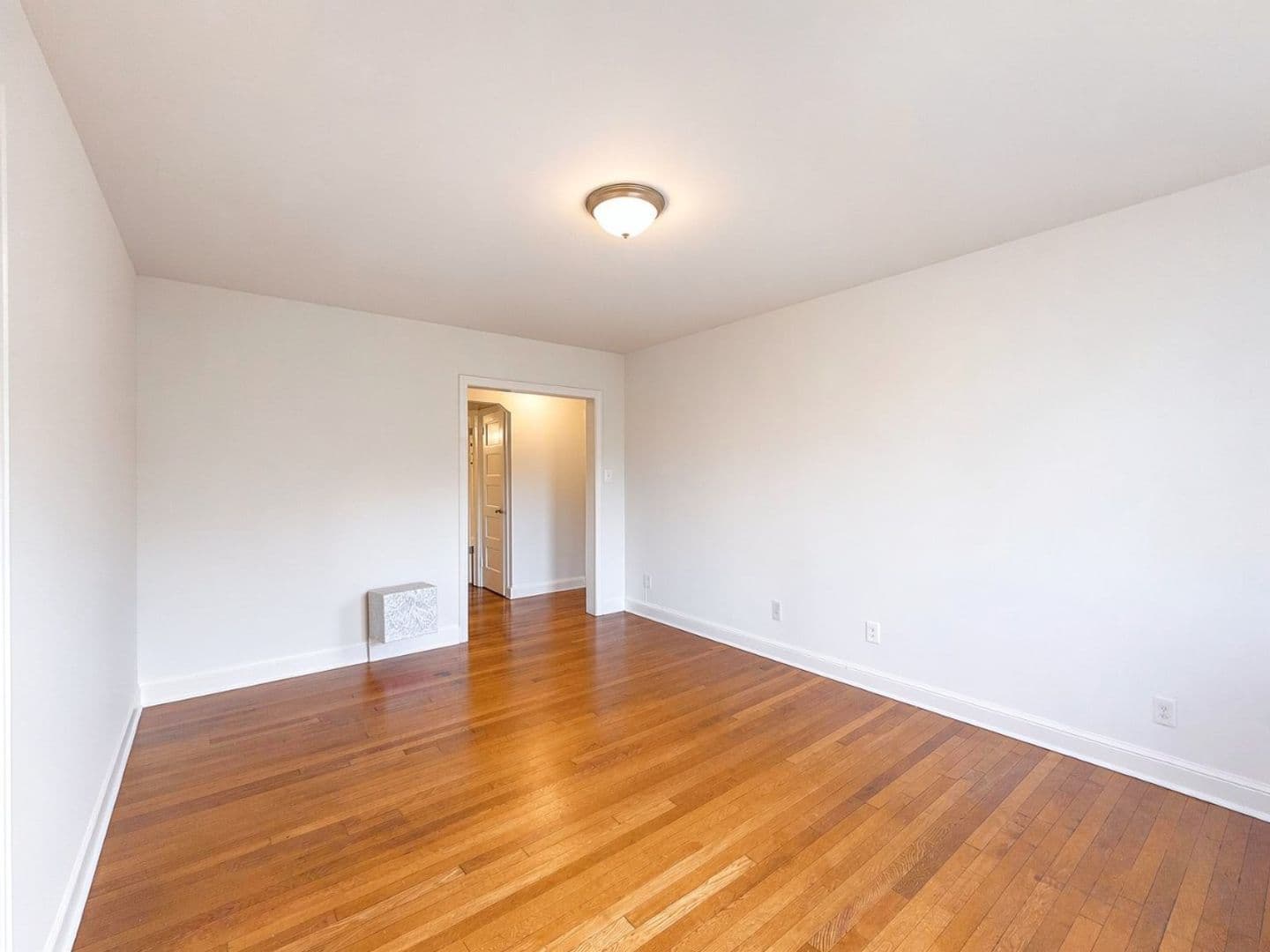 Washington Apartment: 2806 O St SE