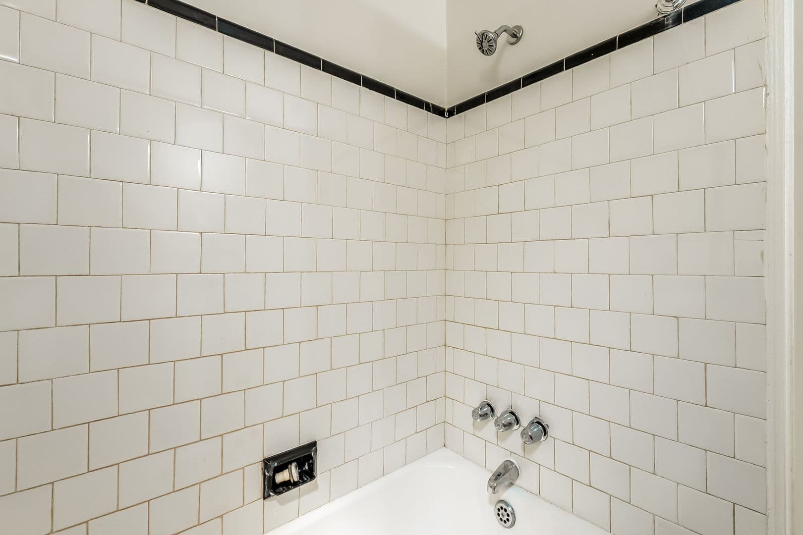 Washington Apartment: 127 17th St SE