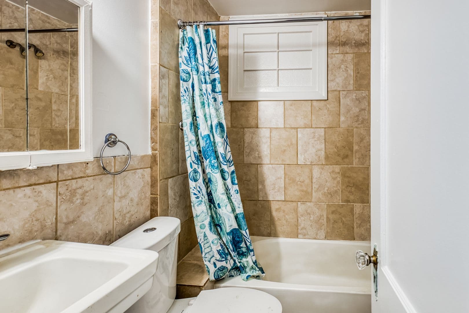 Washington Apartment: 316 18th Pl NE