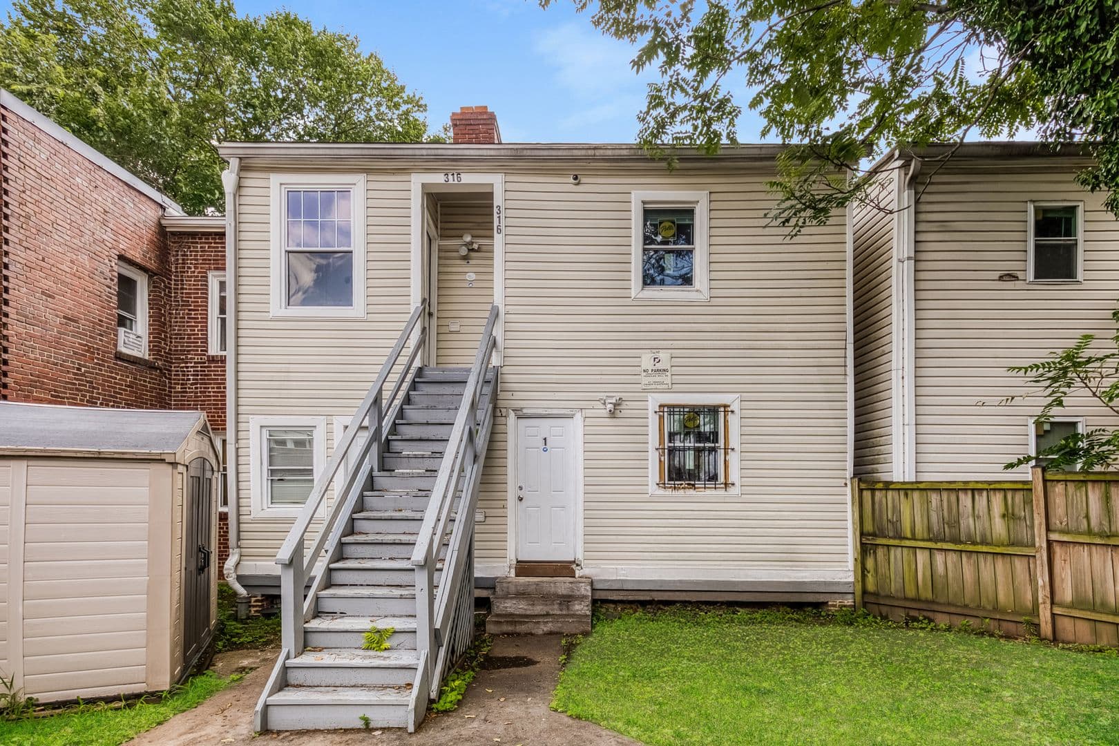 Washington Apartment: 316 18th Pl NE