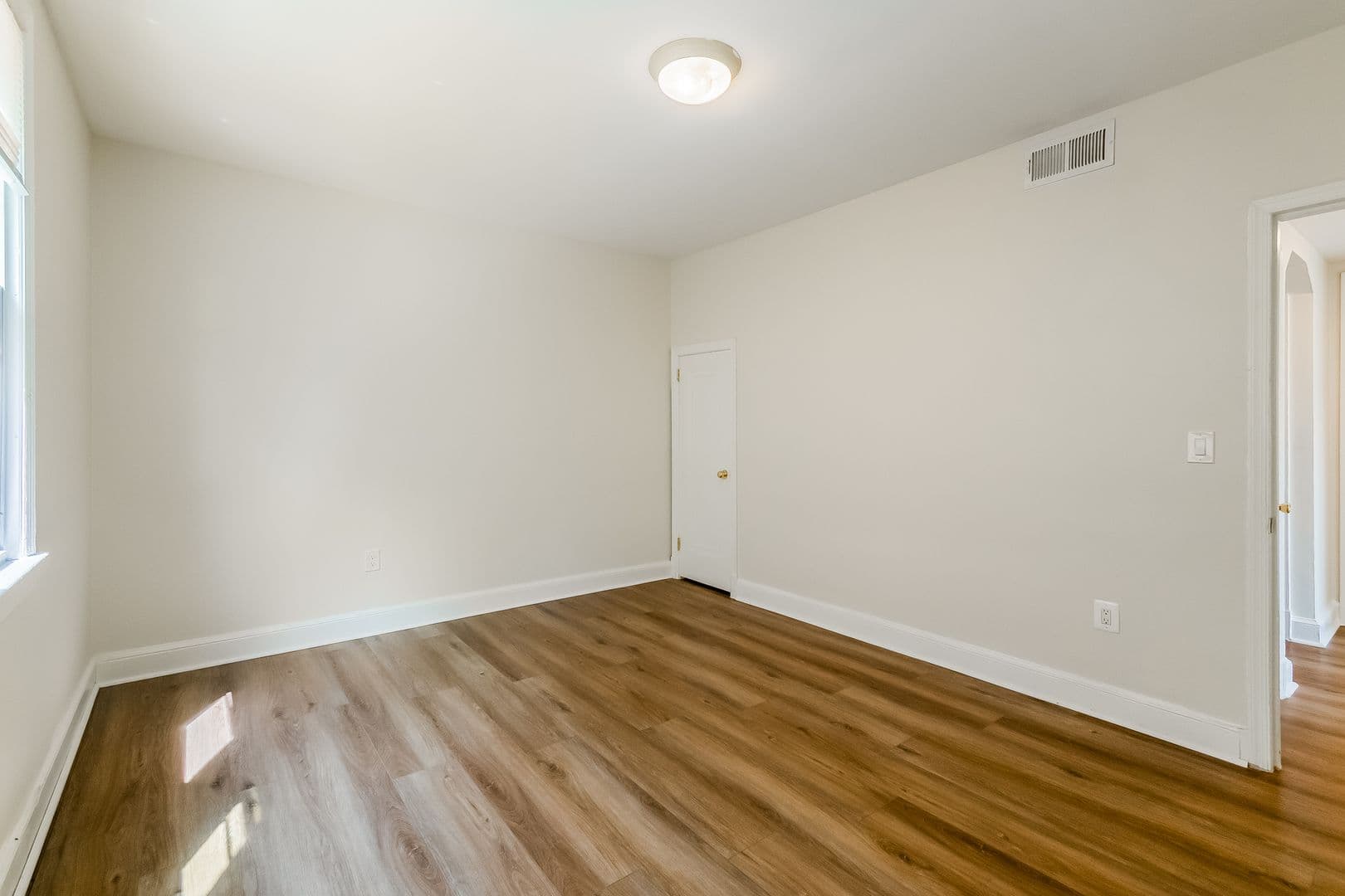 Washington Apartment: 535 Mellon St SE