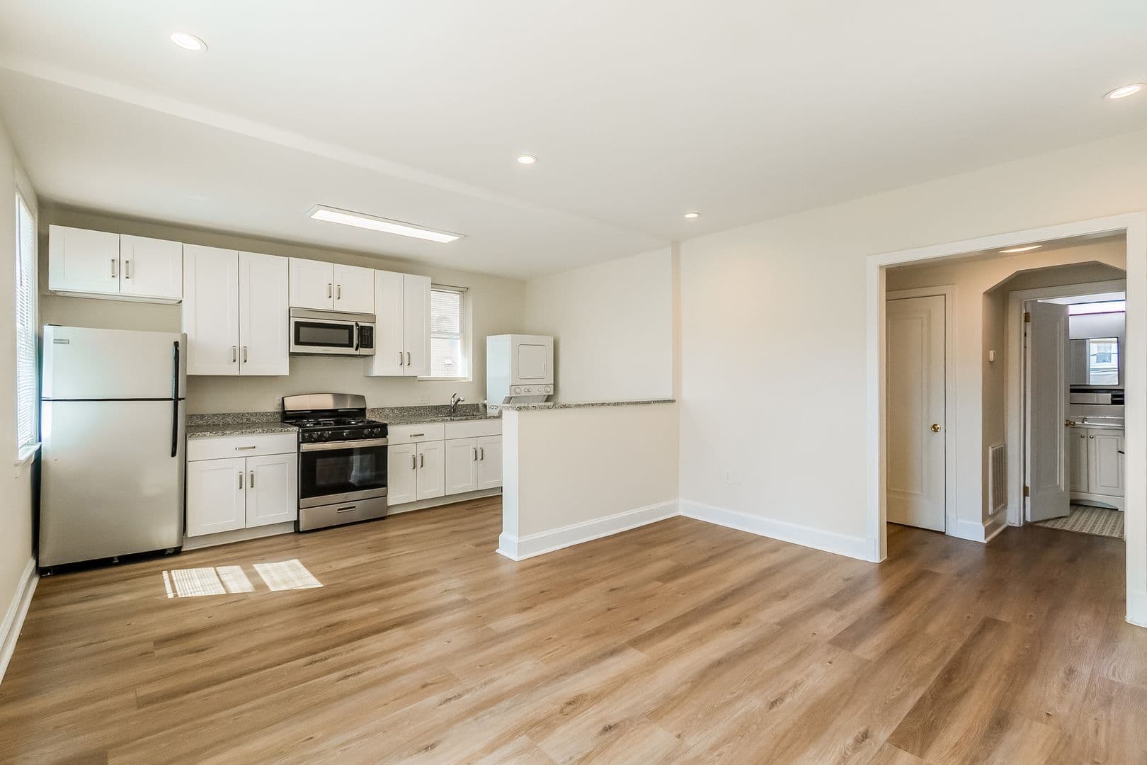 Washington Apartment: 535 Mellon St SE