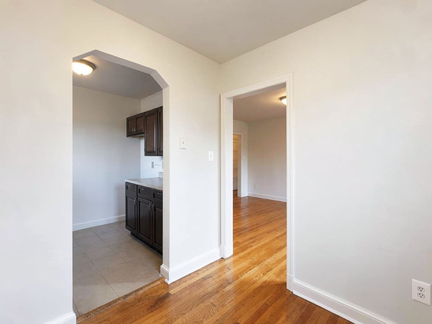Washington Apartment: 2806 O St SE