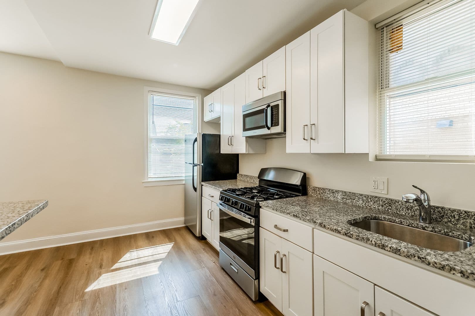 Washington Apartment: 535 Mellon St SE