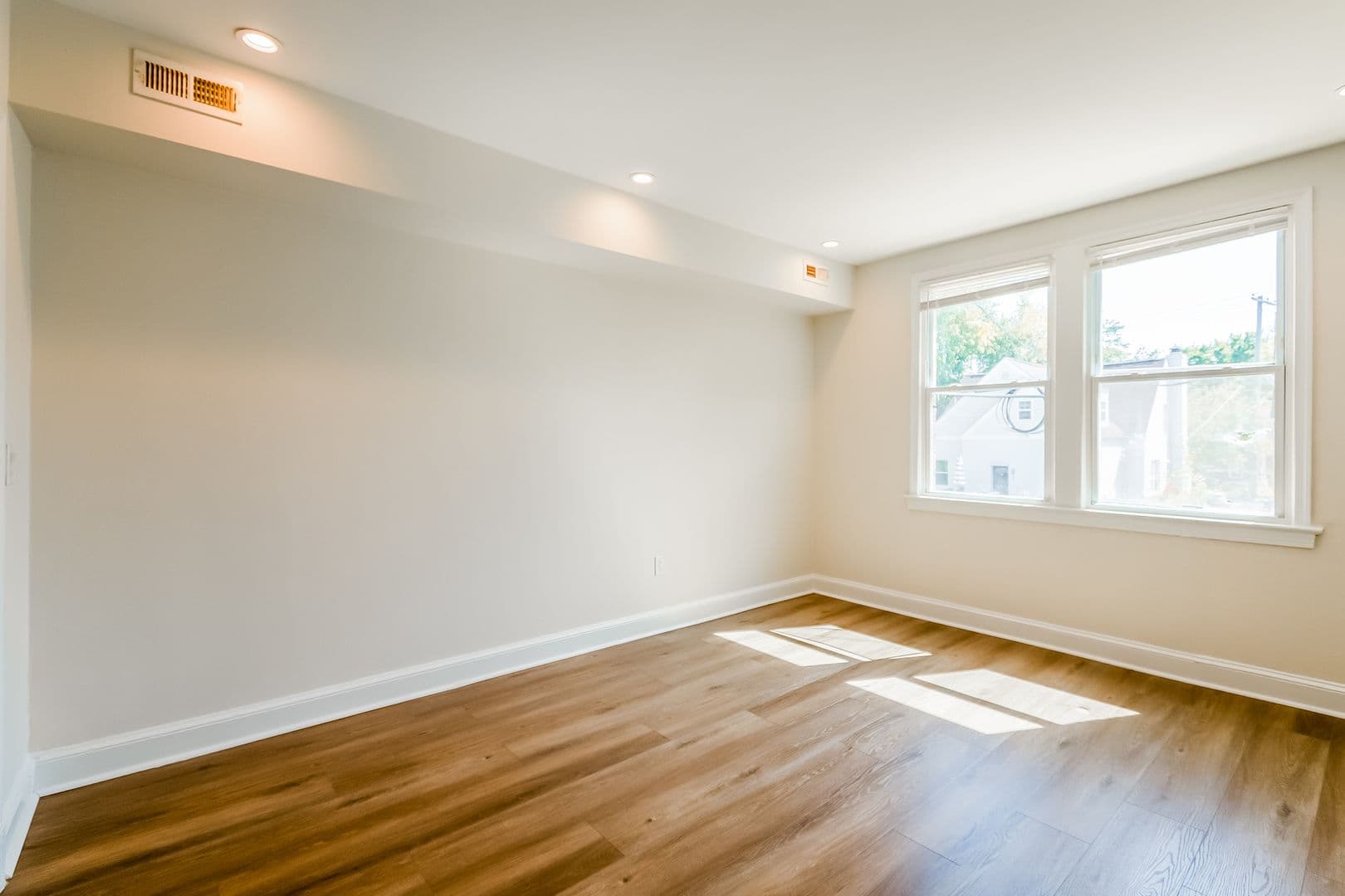 Washington Apartment: 535 Mellon St SE