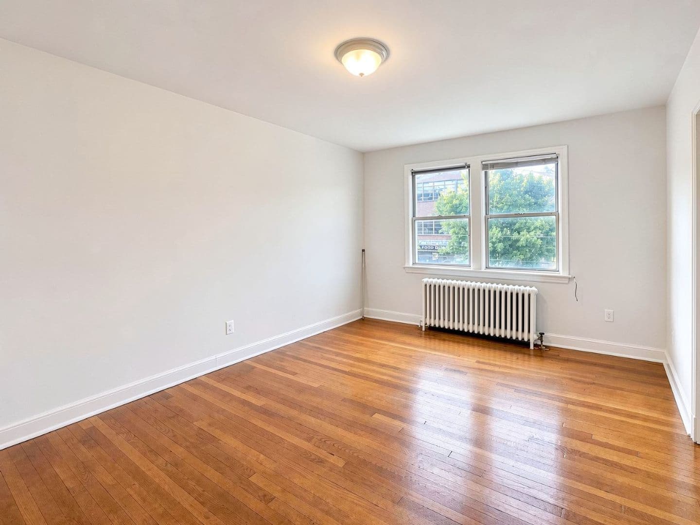 Washington Apartment: 2806 O St SE