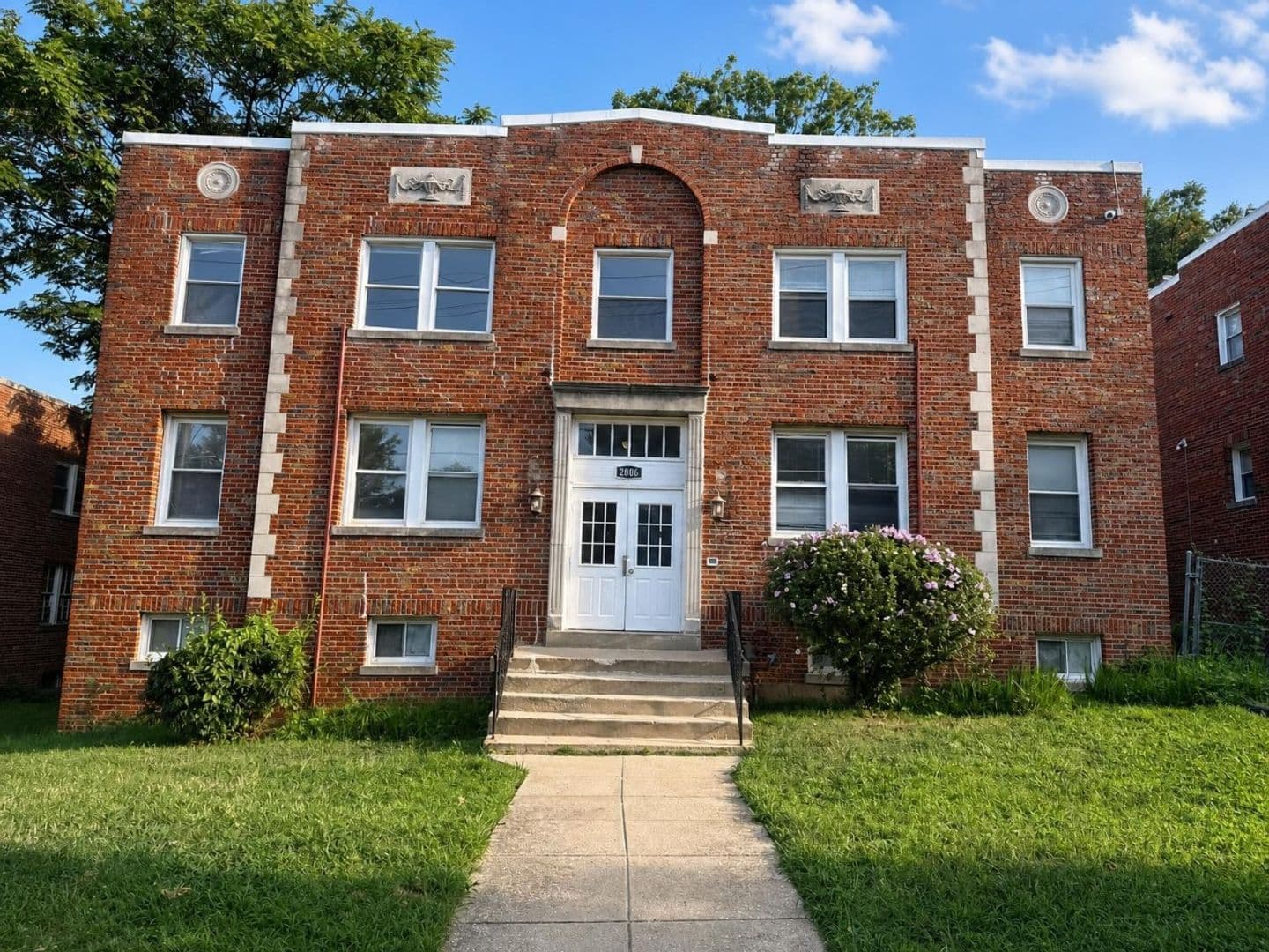Washington Apartment: 2806 O St SE