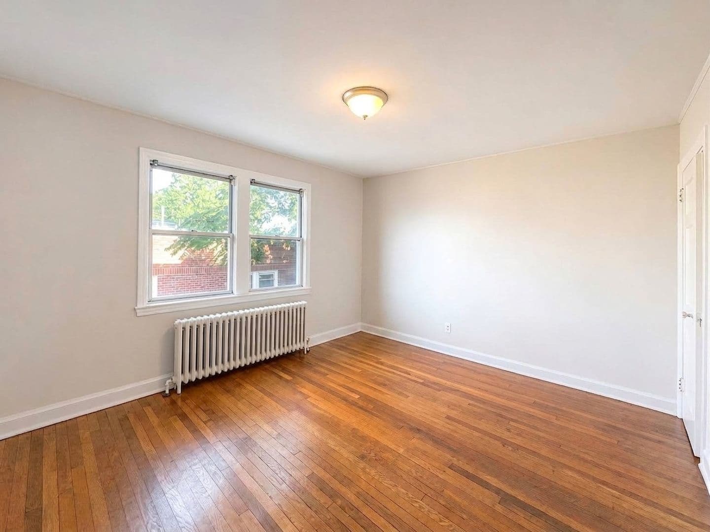 Washington Apartment: 2806 O St SE