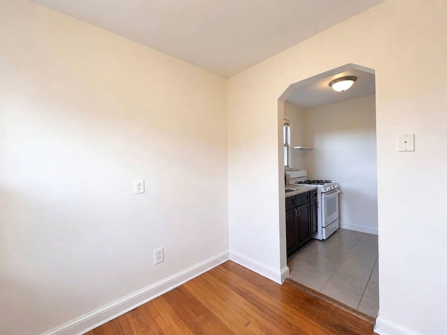 Washington Apartment: 2806 O St SE