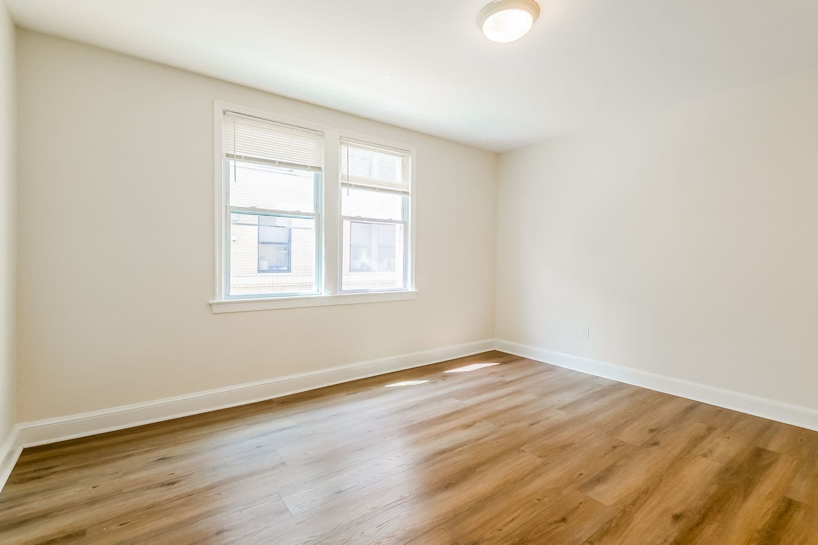 Washington Apartment: 535 Mellon St SE