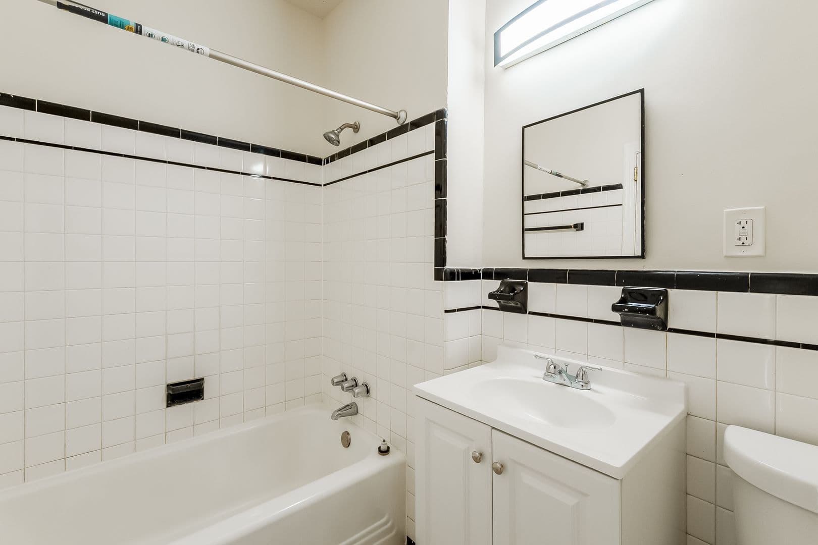 Washington Apartment: 535 Mellon St SE