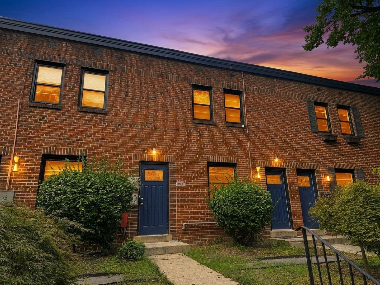 Washington Apartment: 127 17th St SE
