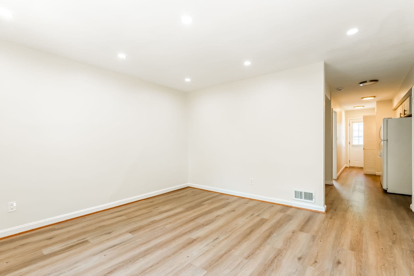 Washington Apartment: 127 17th St SE