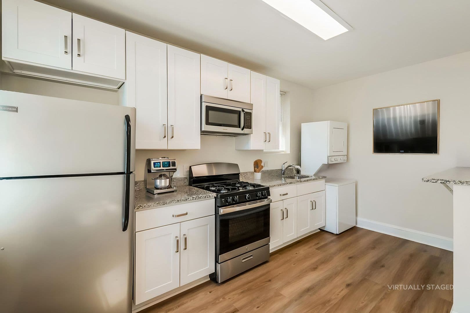 Washington Apartment: 535 Mellon St SE