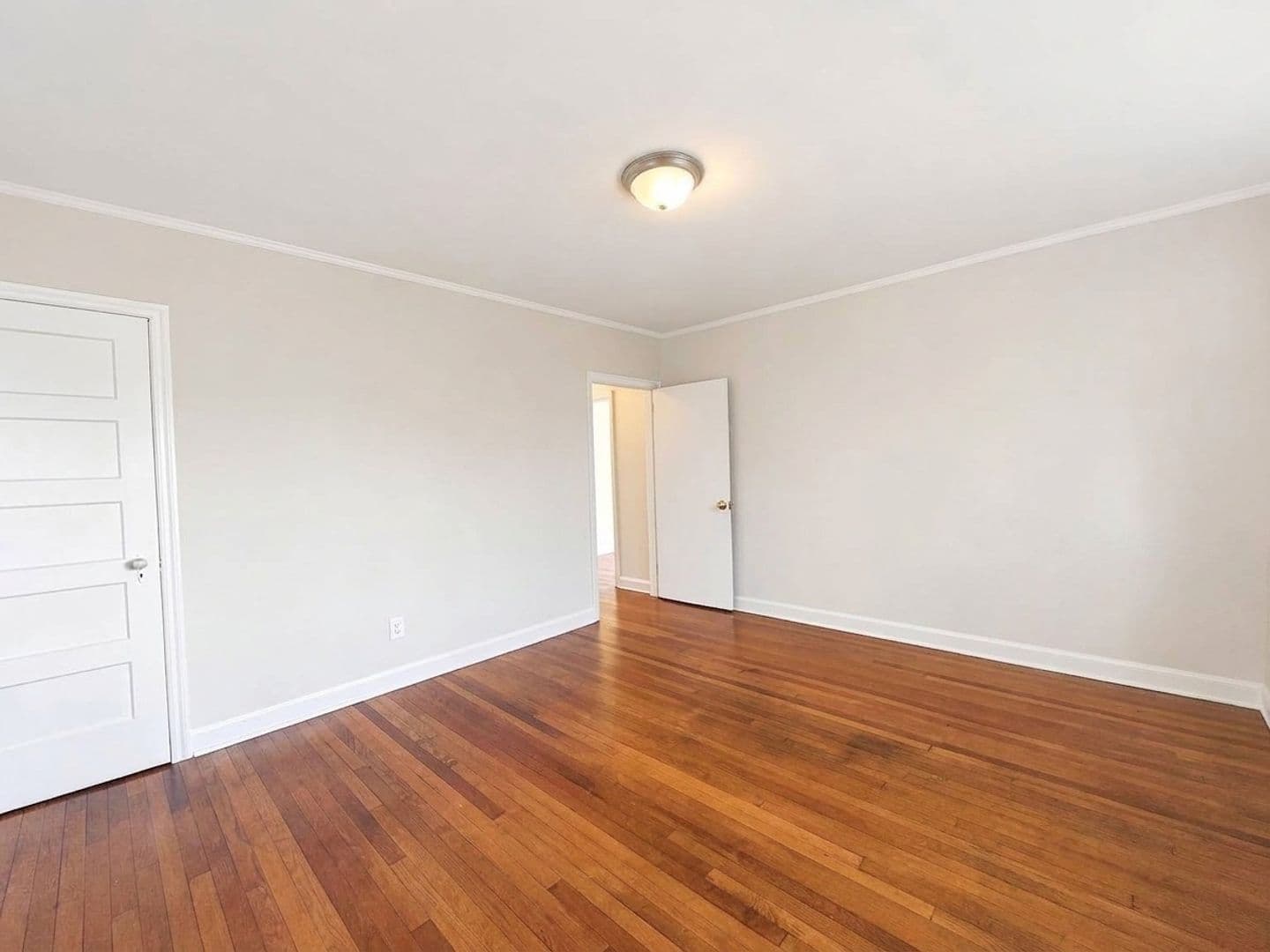 Washington Apartment: 2806 O St SE