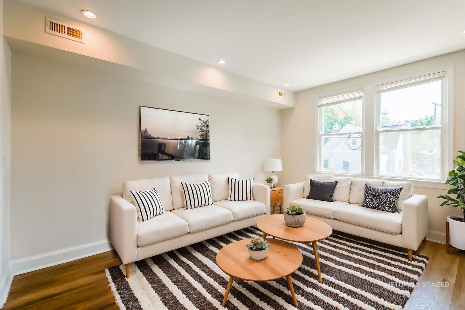 Washington Apartment: 535 Mellon St SE
