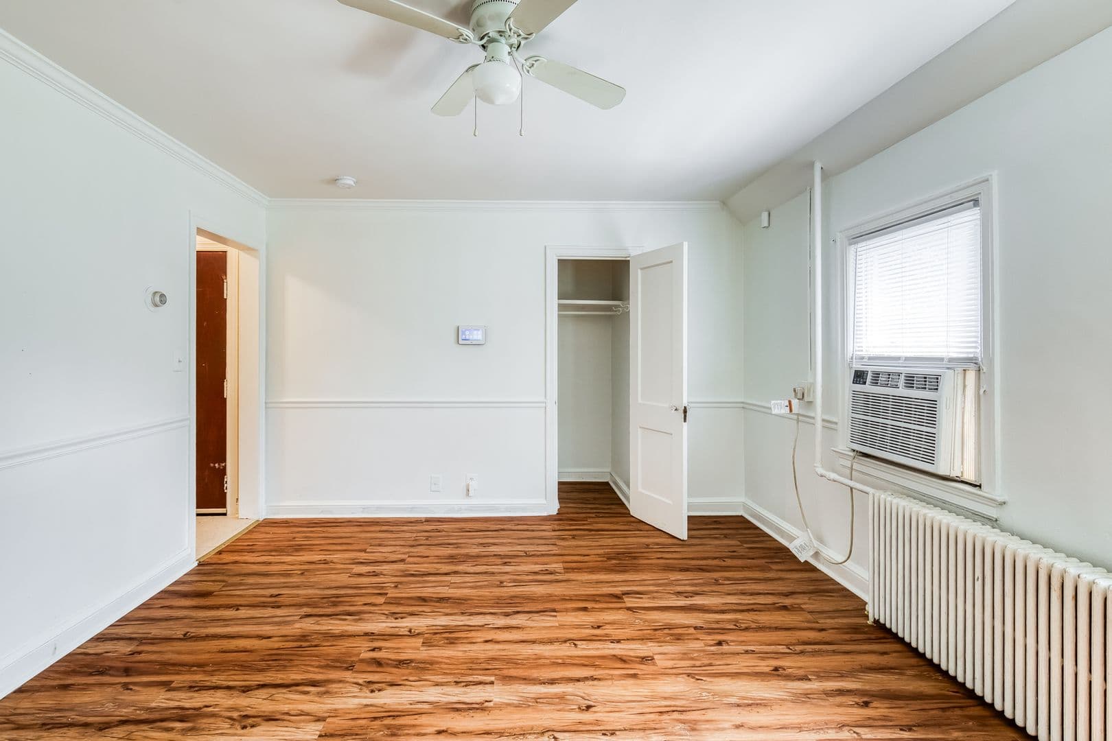 Washington Apartment: 316 18th Pl NE
