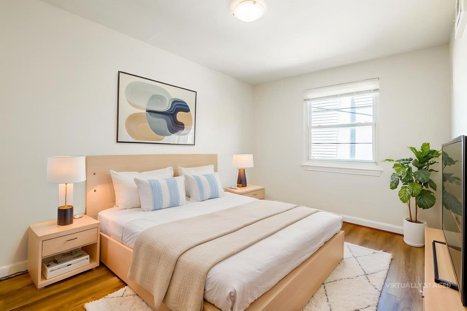Washington Apartment: 127 17th St SE
