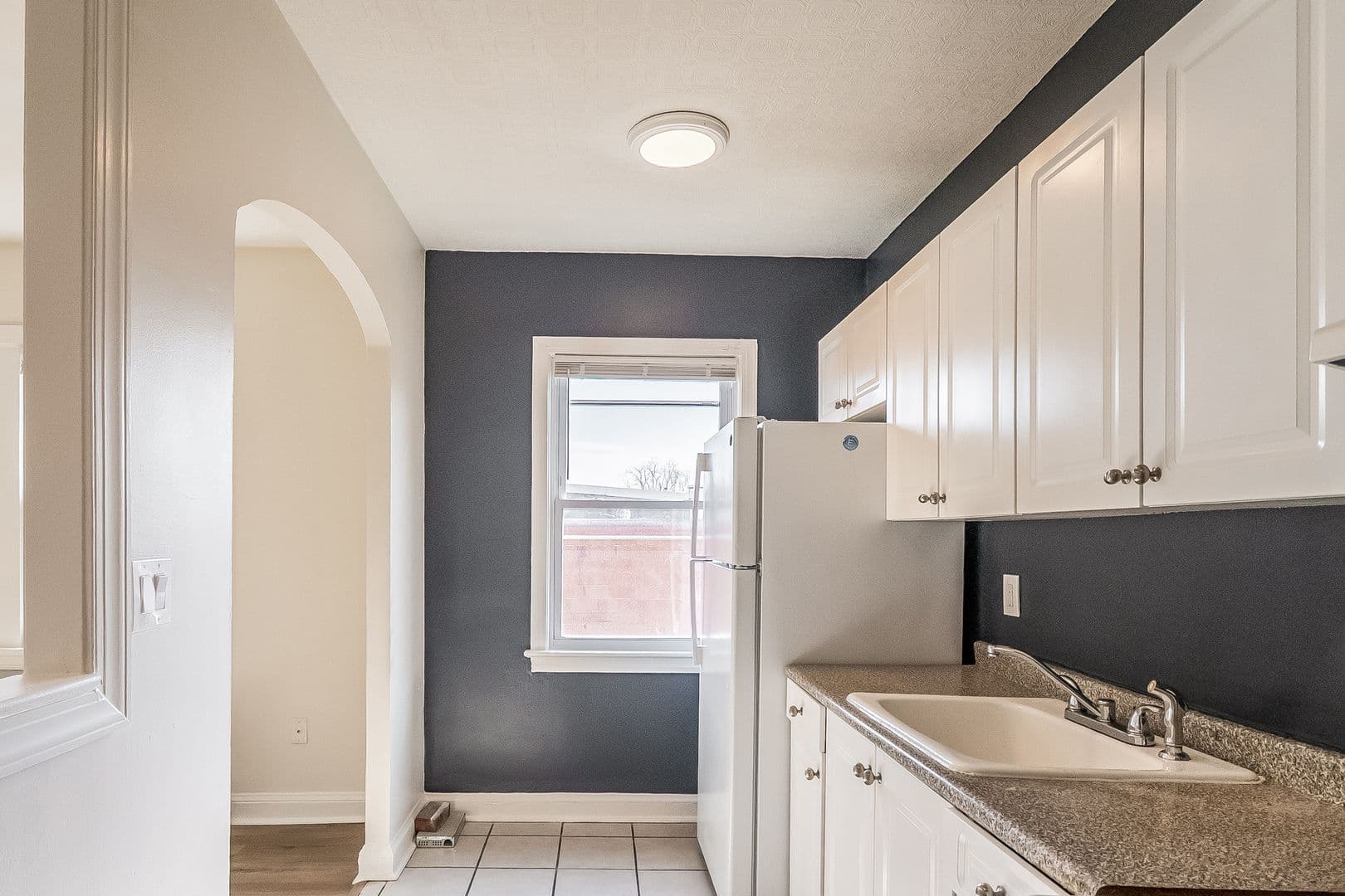 Washington Apartment: 723 12th St SE