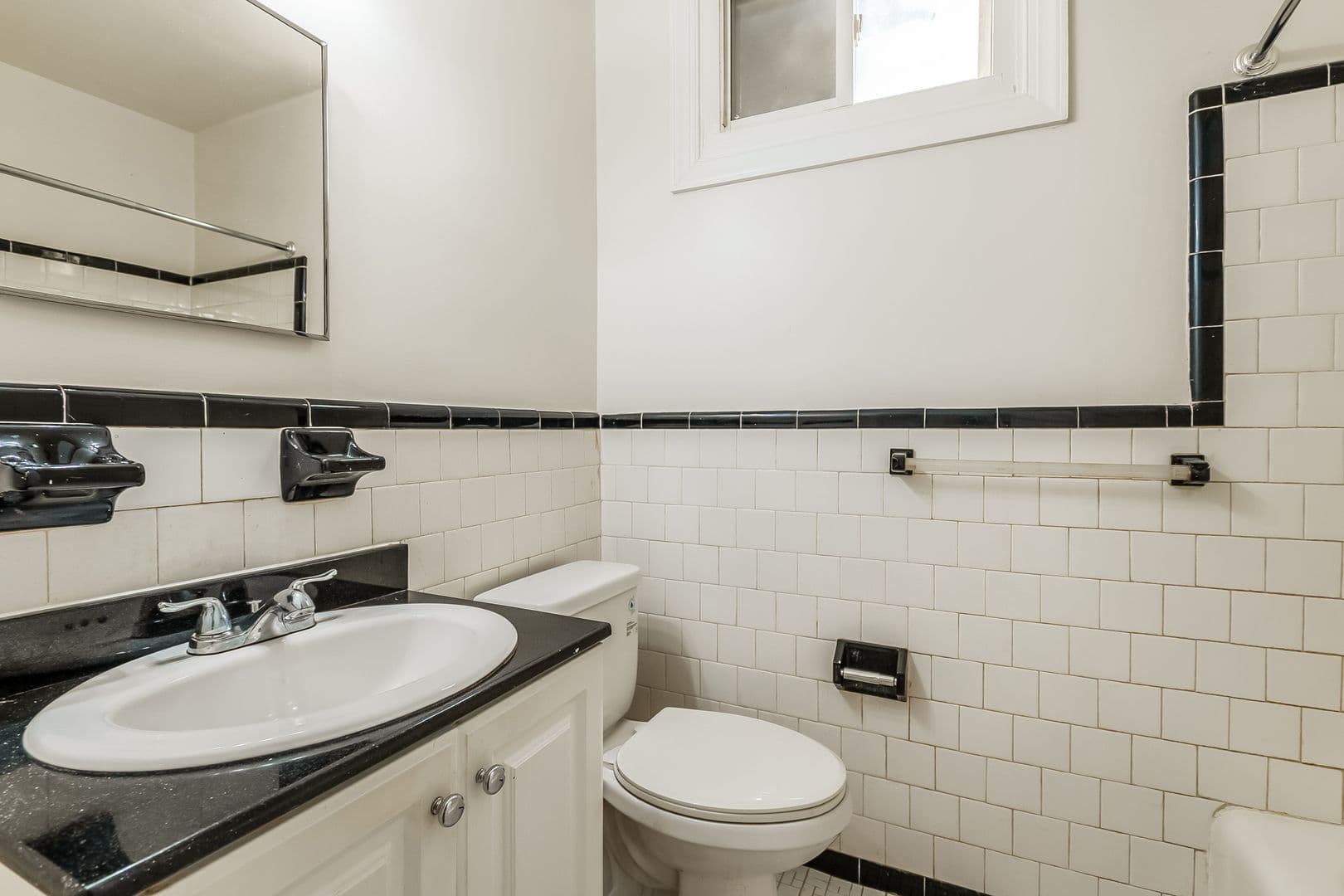 Washington Apartment: 127 17th St SE