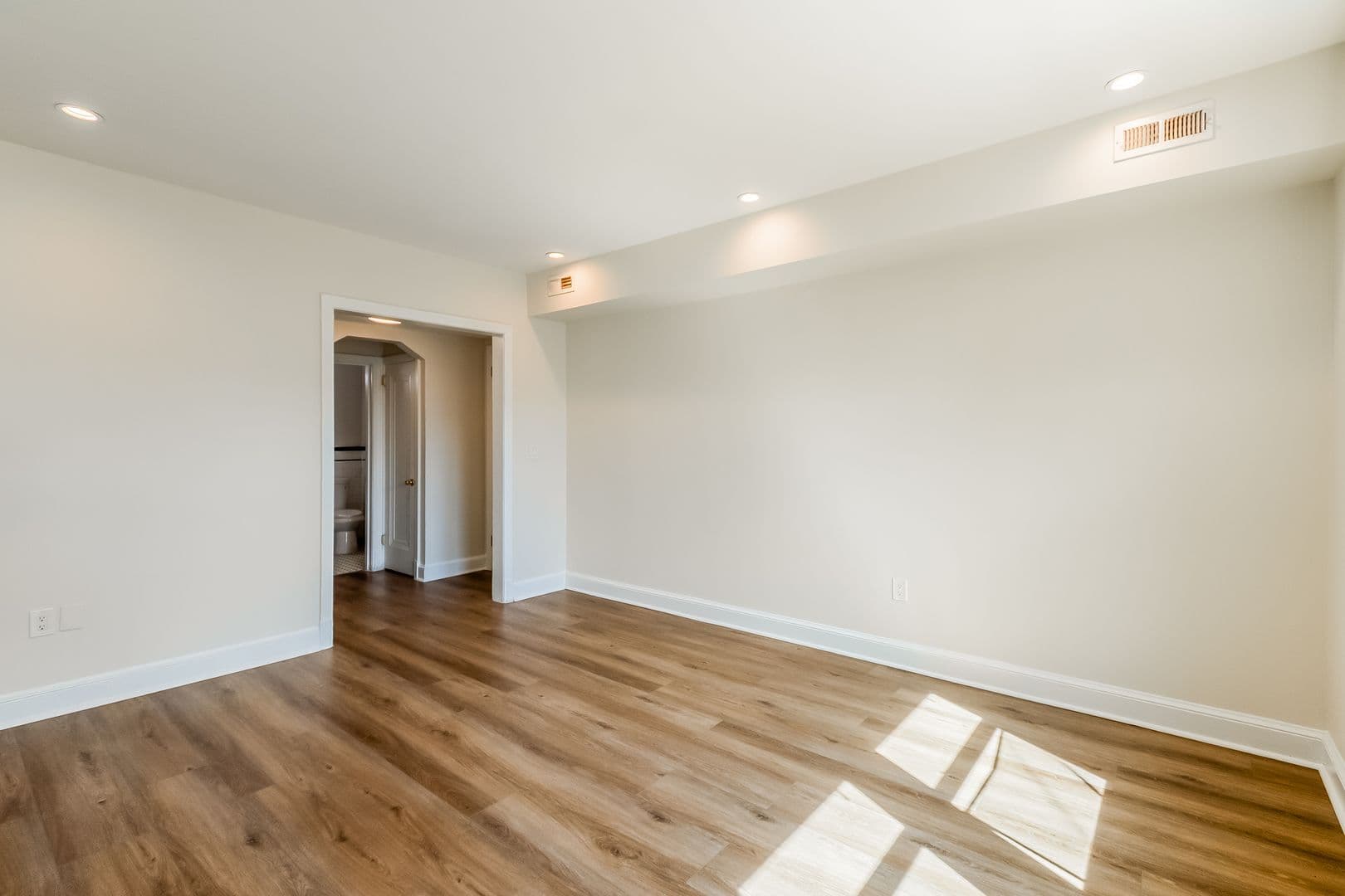 Washington Apartment: 535 Mellon St SE
