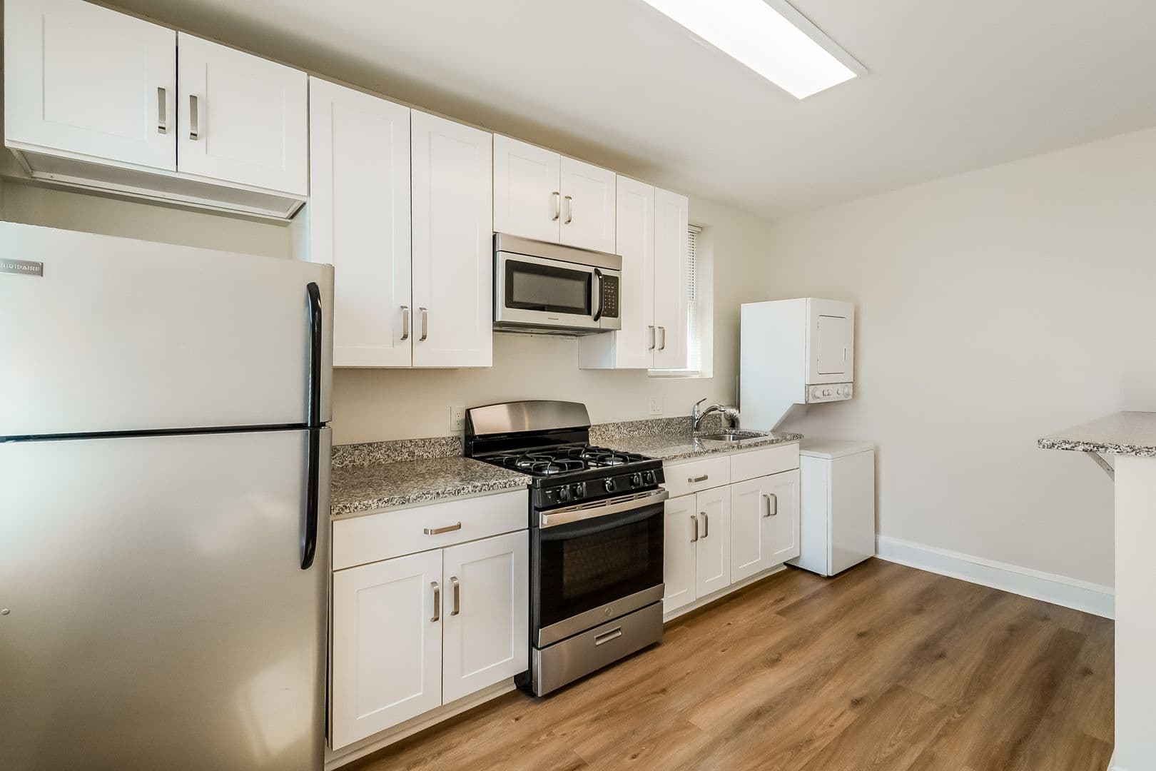 Washington Apartment: 535 Mellon St SE