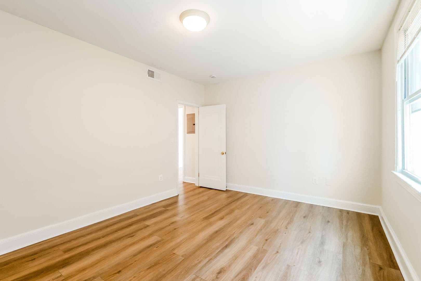Washington Apartment: 535 Mellon St SE
