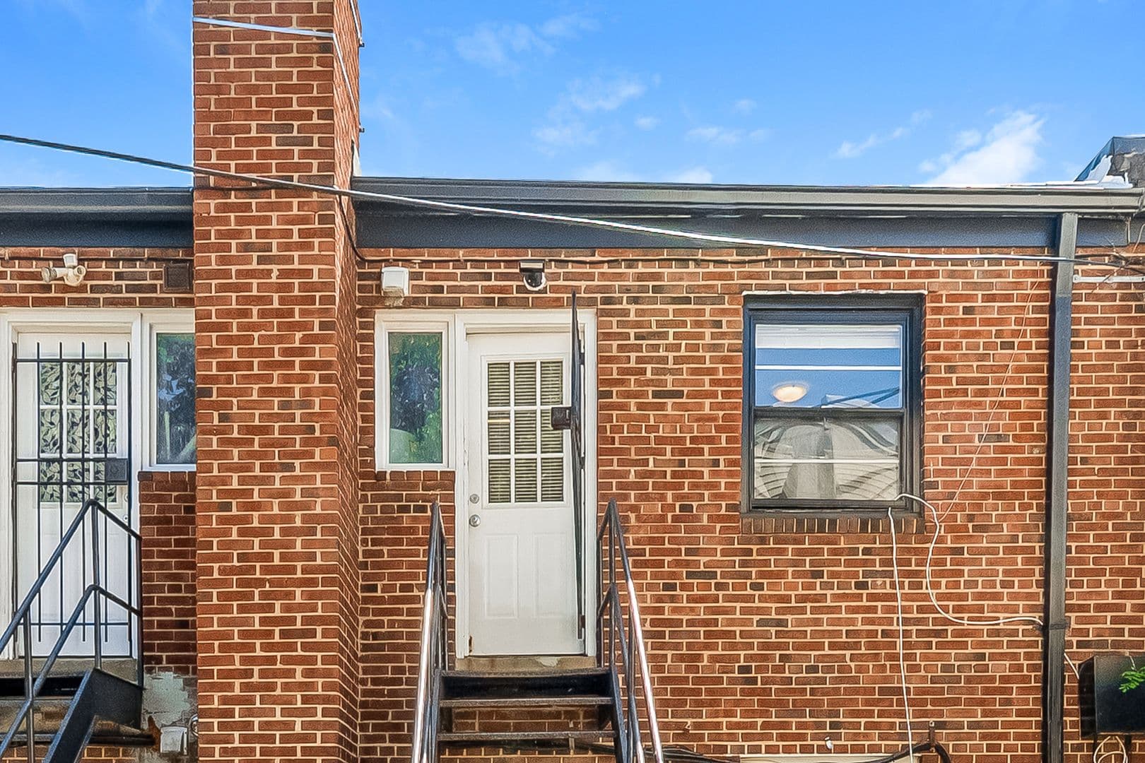 Washington Apartment: 127 17th St SE