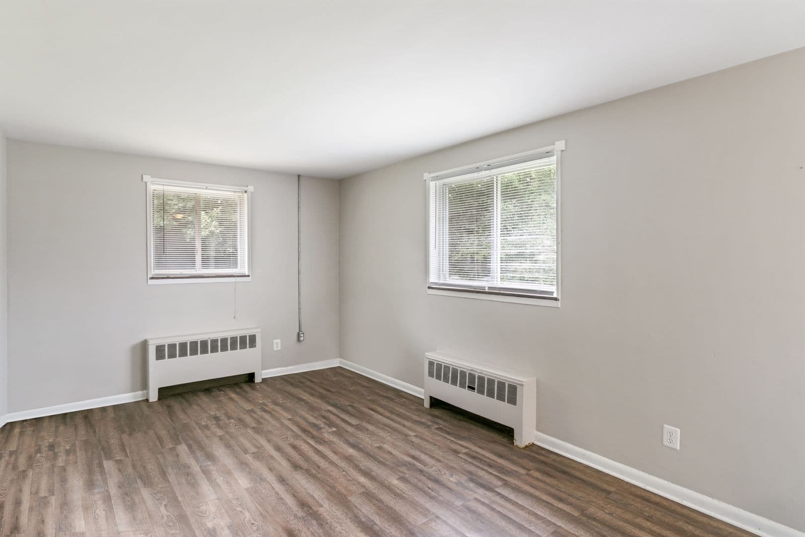 Royal Oak Apartment: 2005 Crooks Road