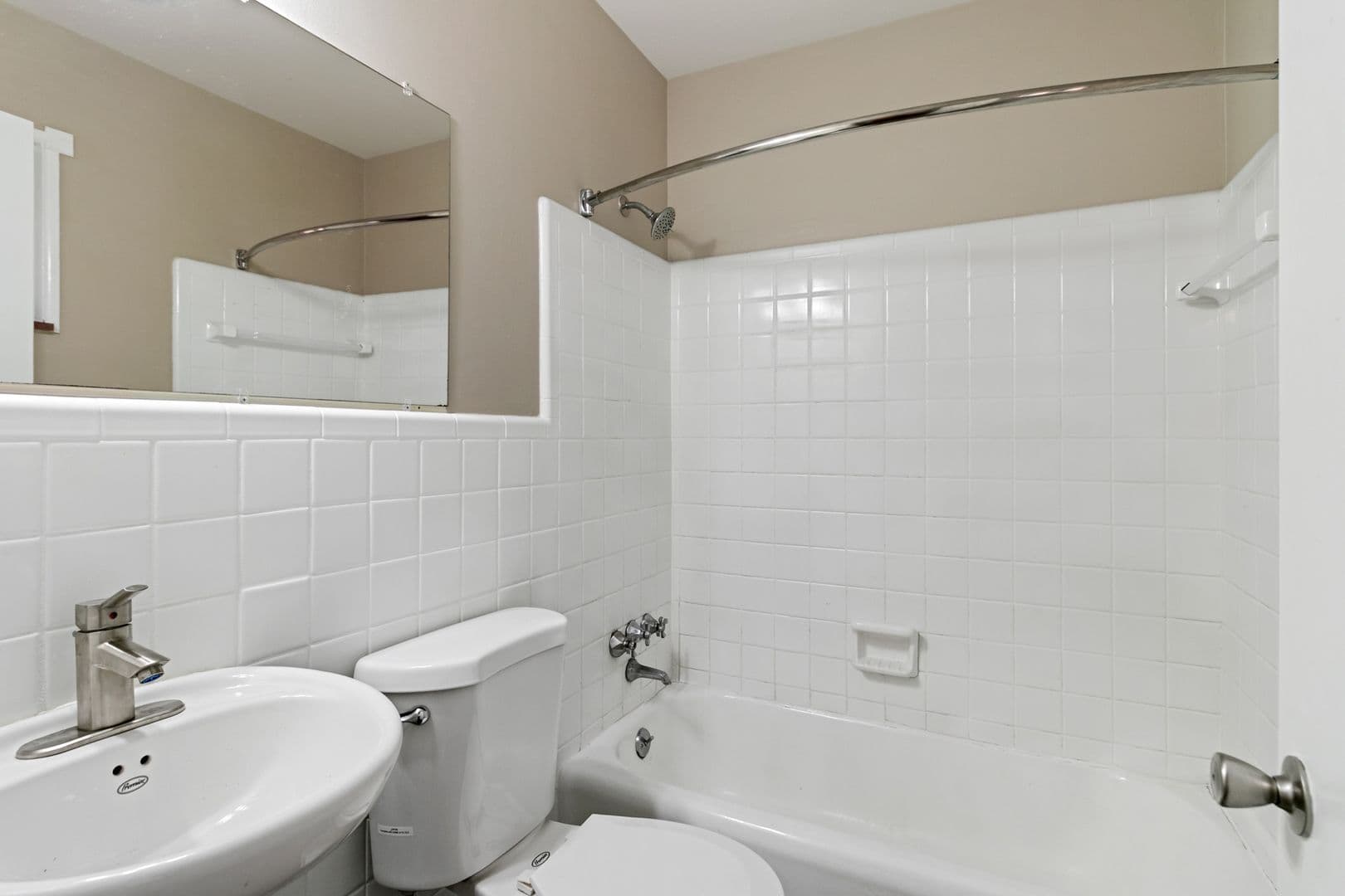 Royal Oak Apartment: 2005 Crooks Road