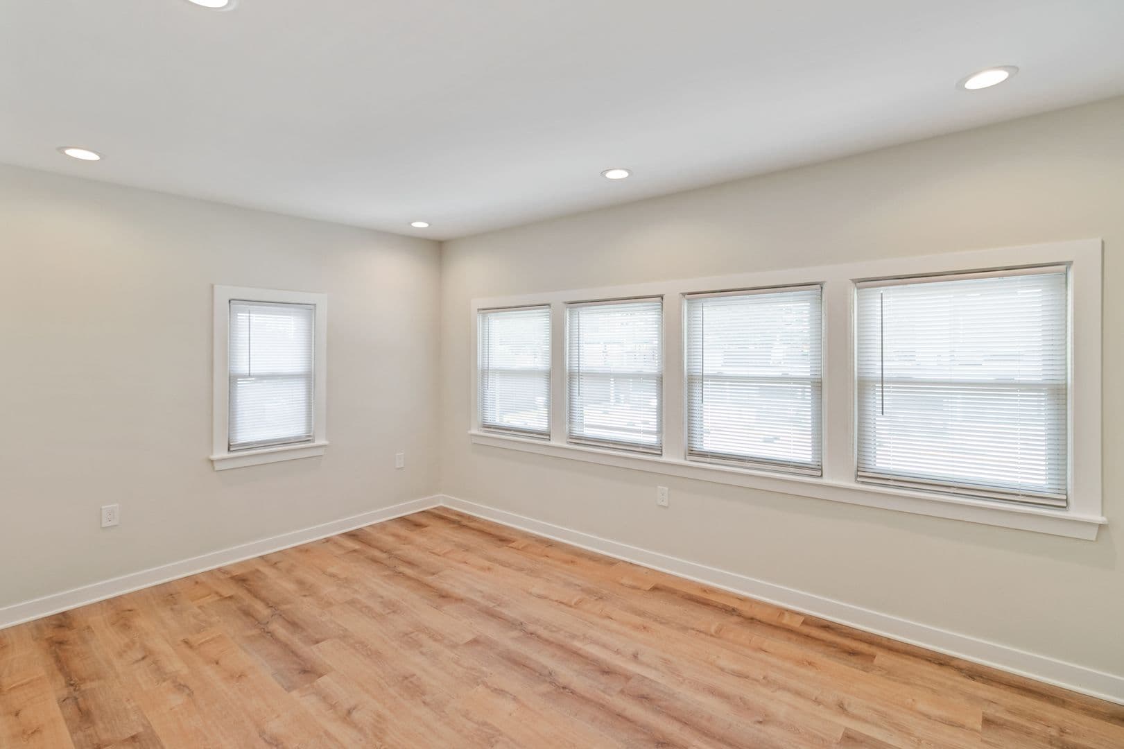Royal Oak Apartment: 315-333 East Eleven Mile Road