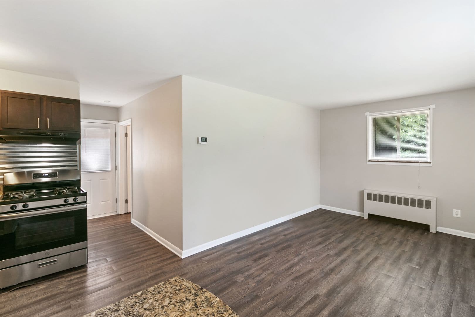 Royal Oak Apartment: 2005 Crooks Road
