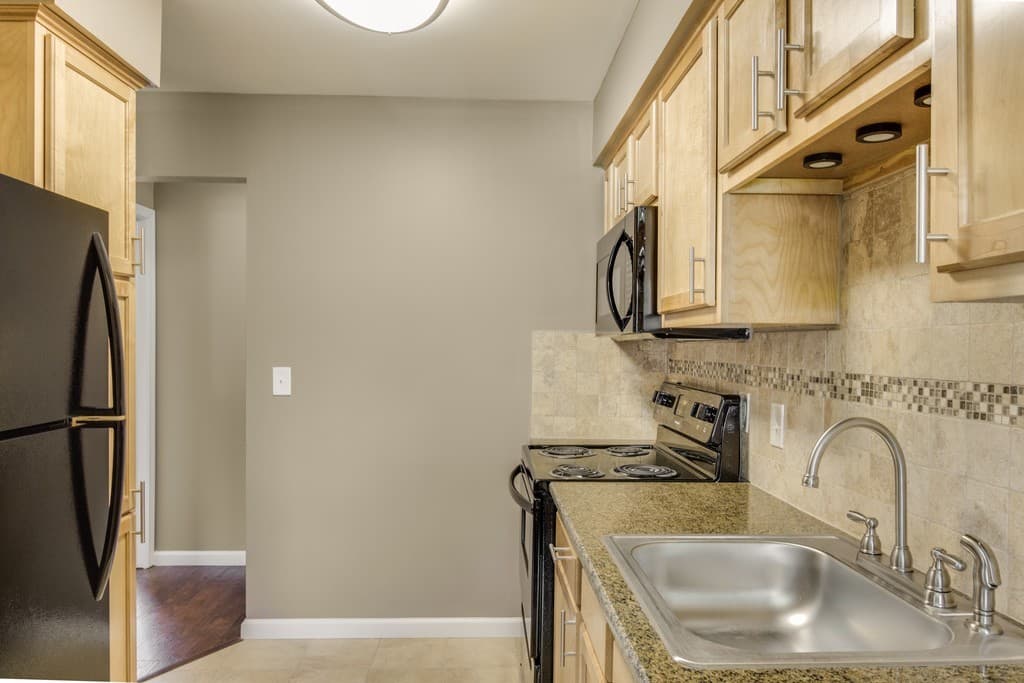 Royal Oak Apartment: 315-333 East Eleven Mile Road
