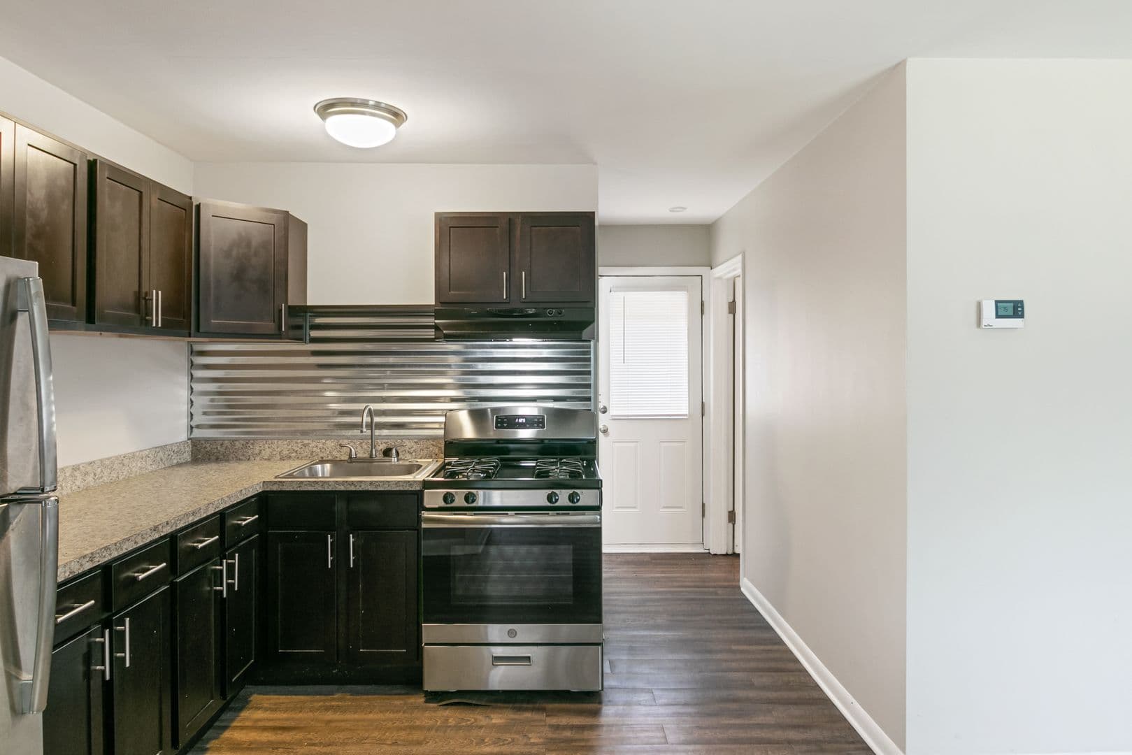 Royal Oak Apartment: 2005 Crooks Road