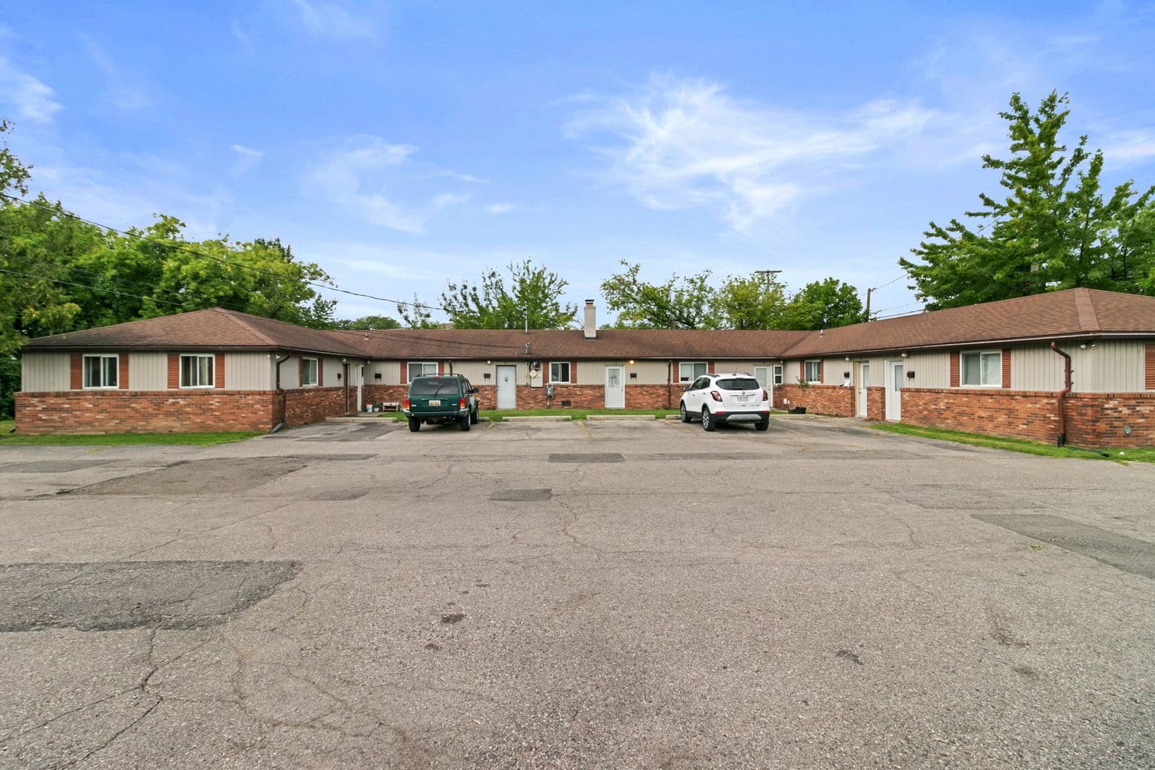 Royal Oak Apartment: 2005 Crooks Road