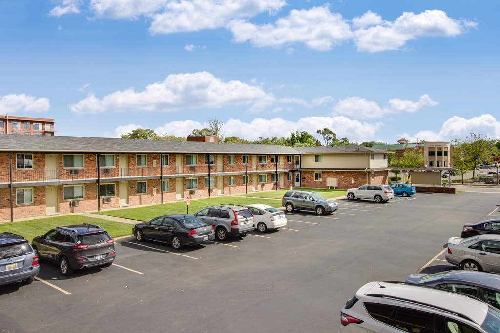 Royal Oak Apartment: 315-333 East Eleven Mile Road
