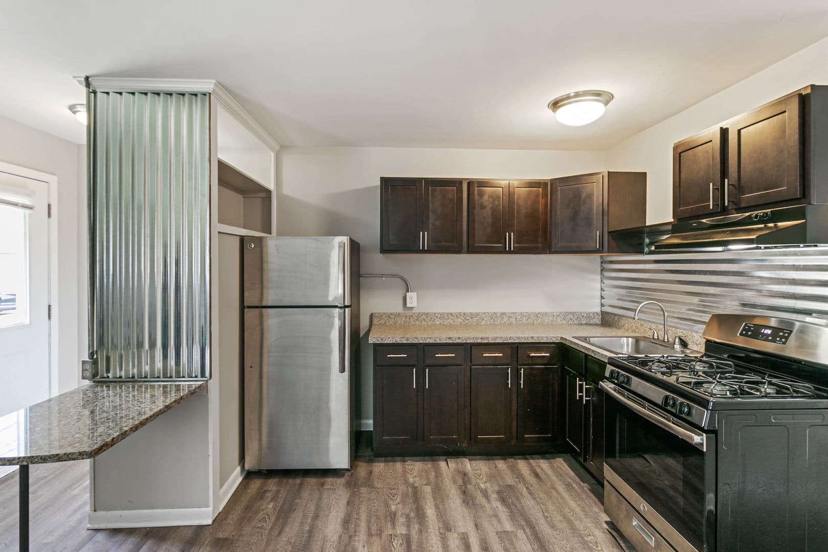 Royal Oak Apartment: 2005 Crooks Road