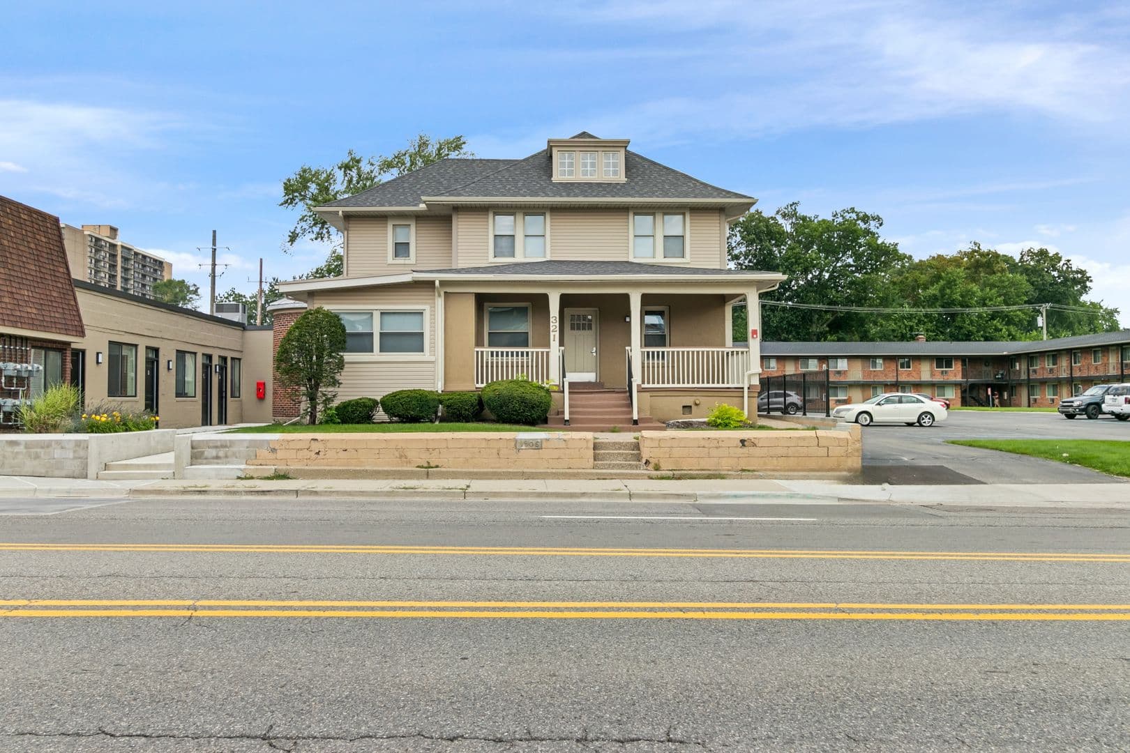 Royal Oak Apartment: 315-333 East Eleven Mile Road