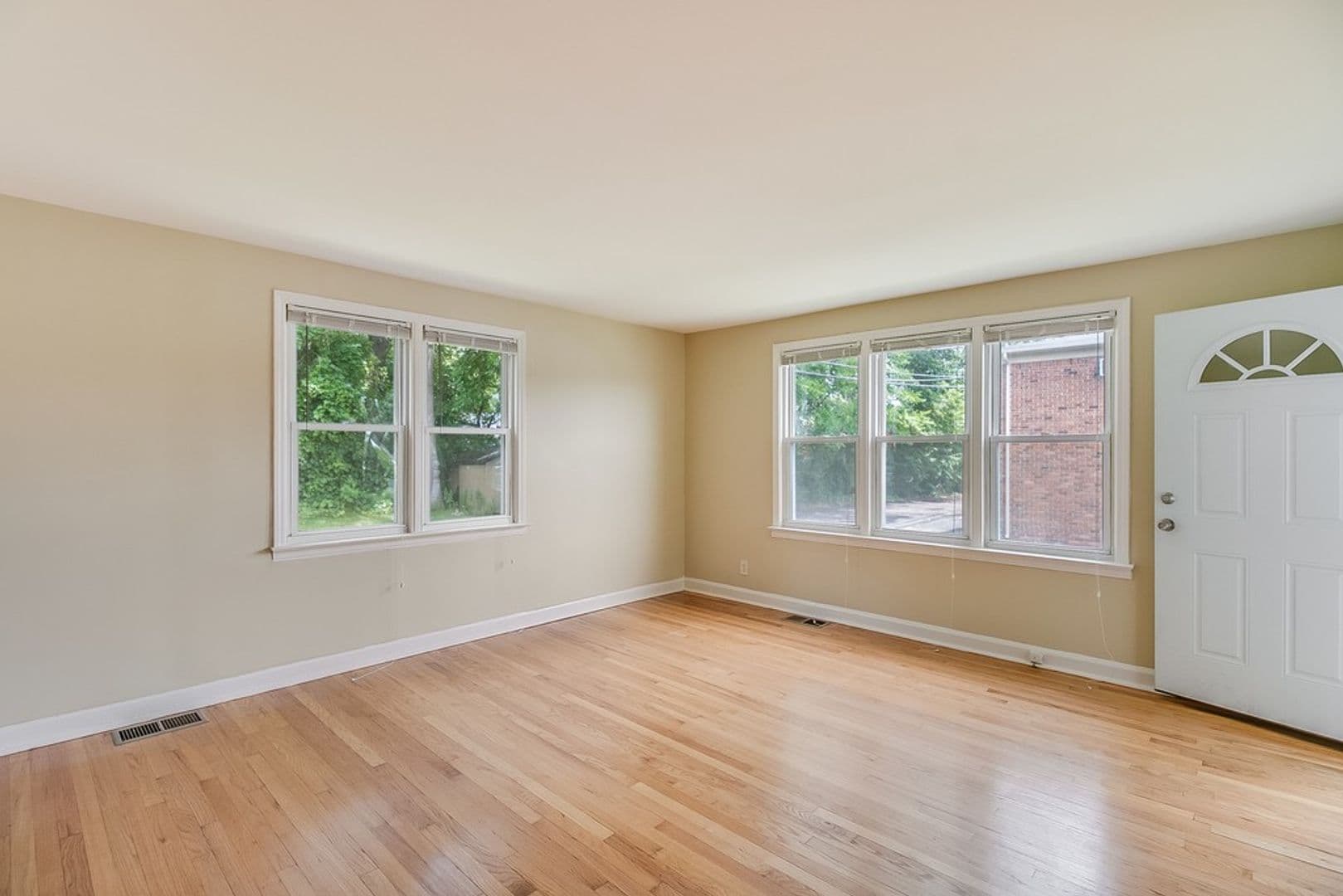 Royal Oak Apartment: 315-333 East Eleven Mile Road