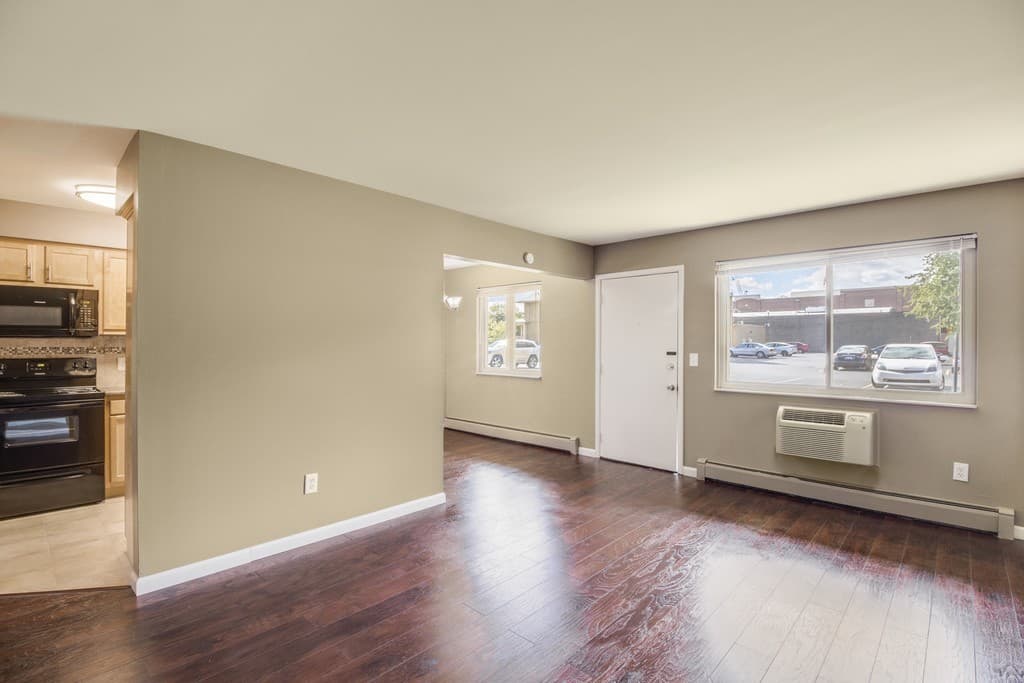 Royal Oak Apartment: 315-333 East Eleven Mile Road