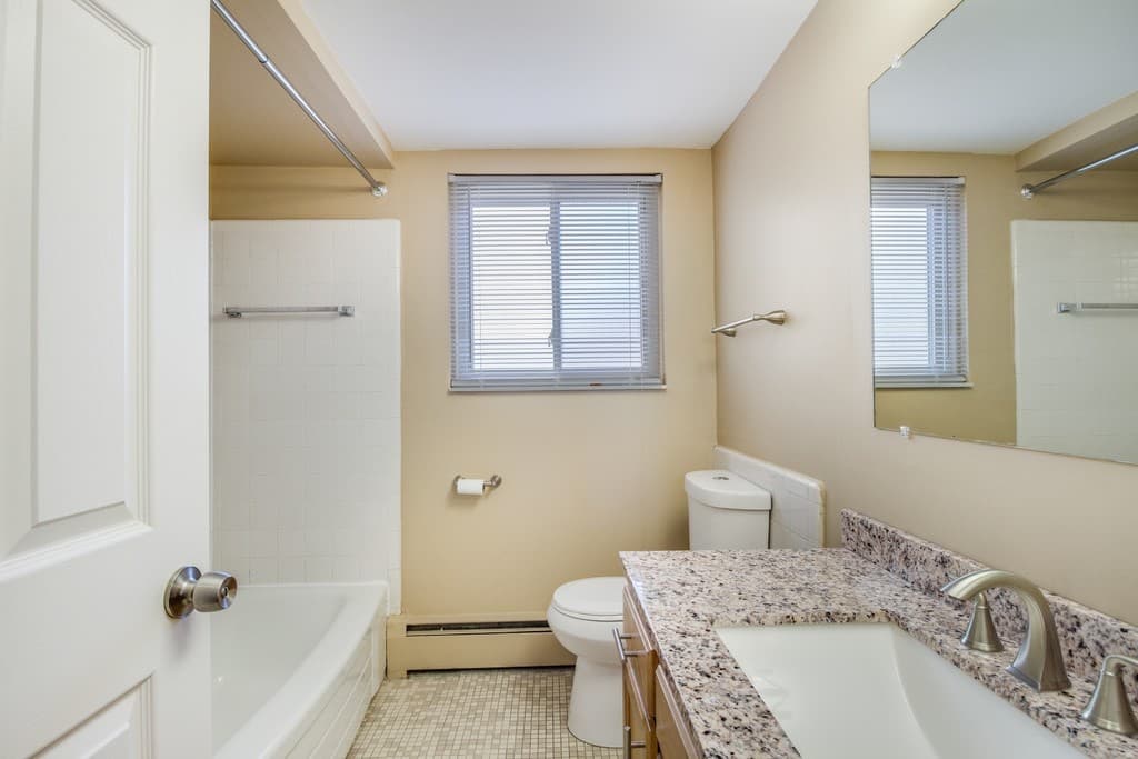 Royal Oak Apartment: 315-333 East Eleven Mile Road