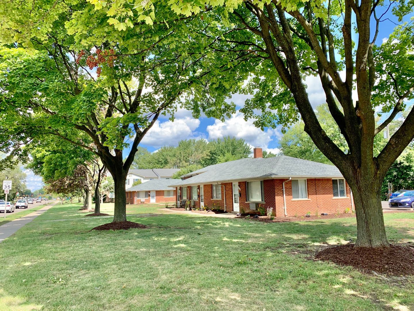 Clawson Apartment: 403-427 South Crooks Road